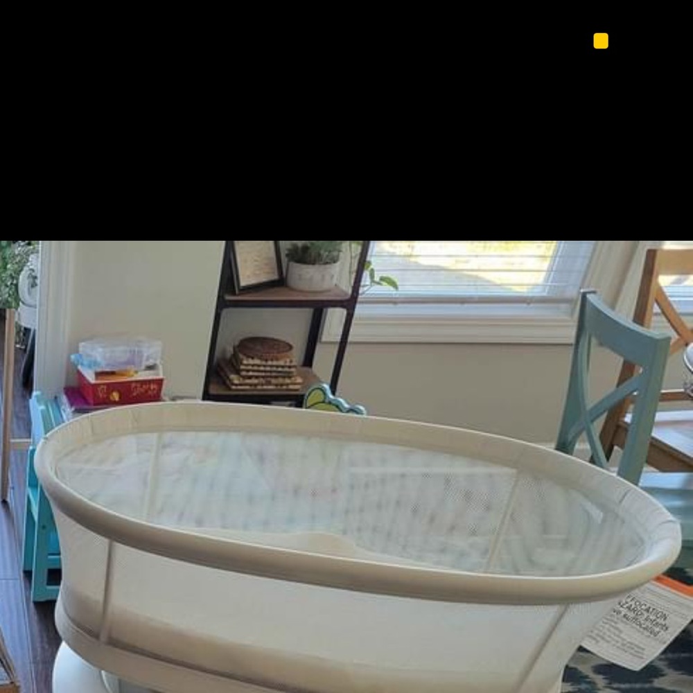 Mamaroo baby bed used like a handful of times !